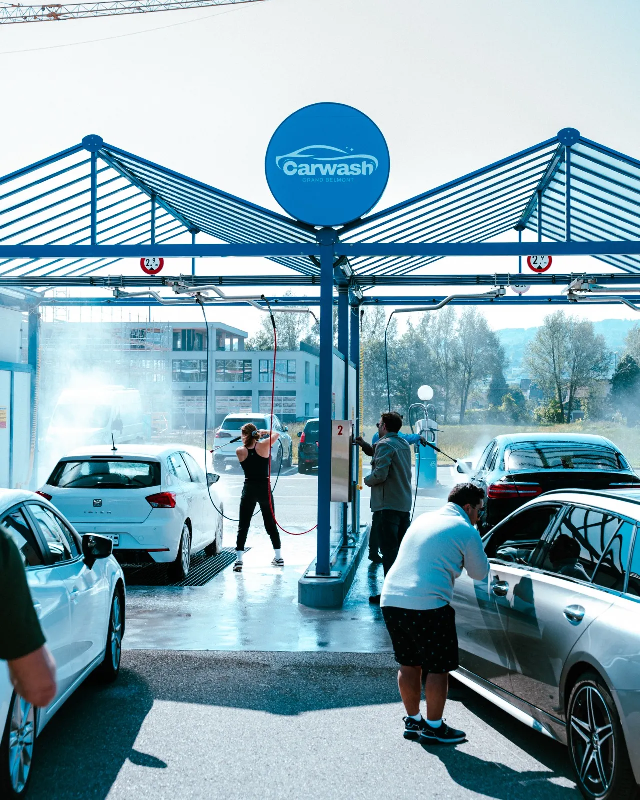 Station de lavage Hydrowash équipée d'aspirateurs