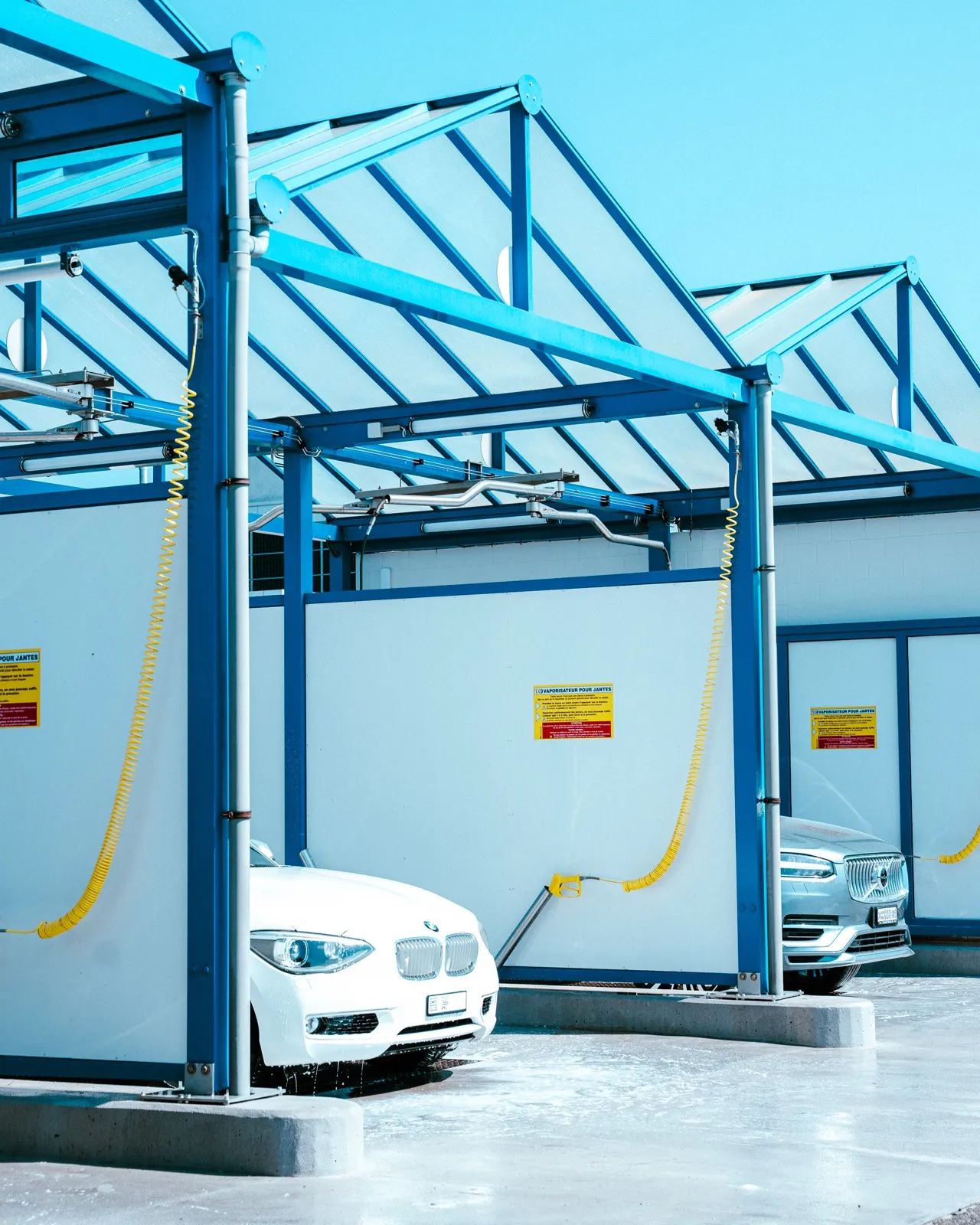 Rails au plafond d'une station de lavage camion Hydrowash